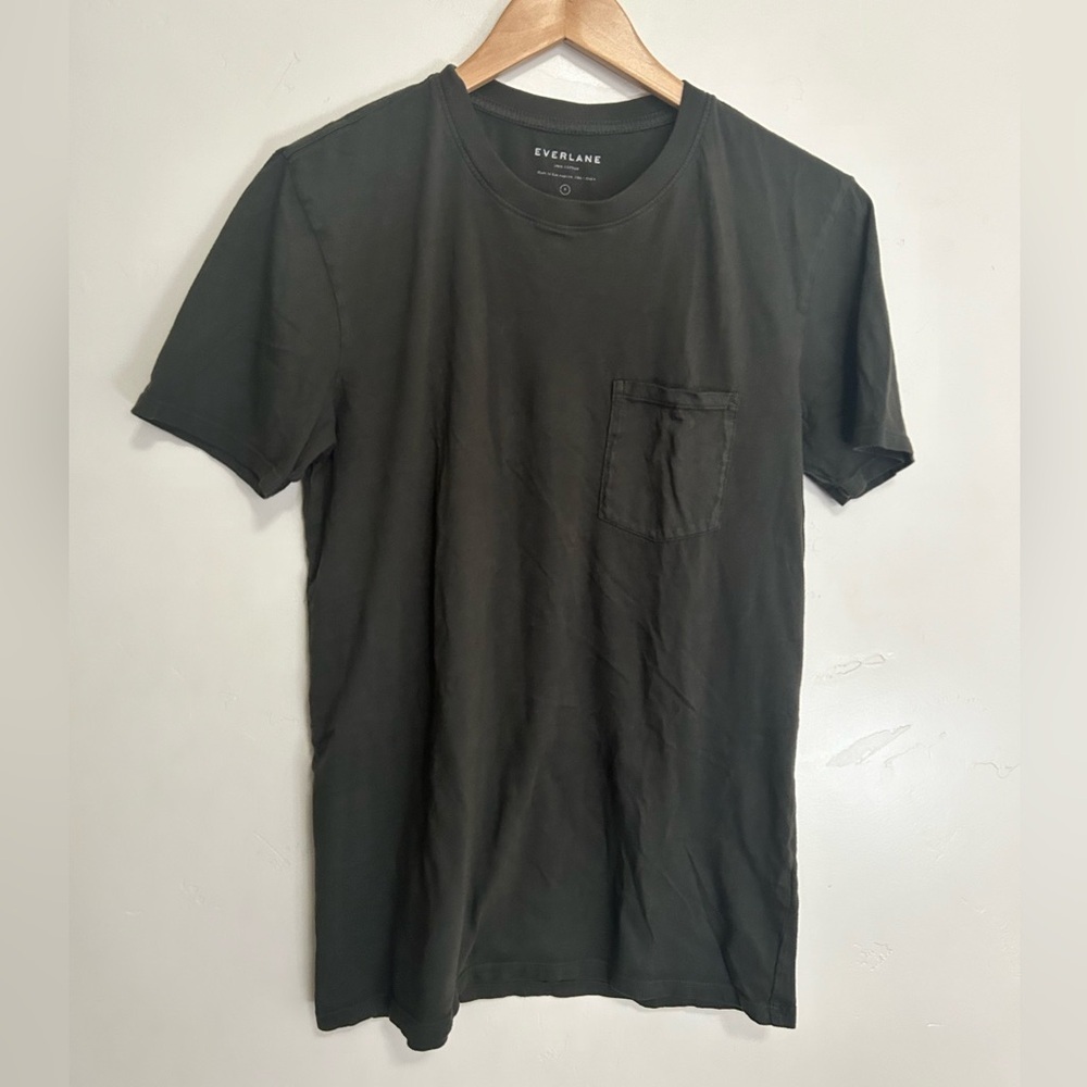 Everlane dark green men’s 100% cotton pocket tee shirt